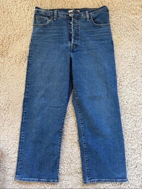 Levi's Ribcage Straight Ankle Jeans in Medium Blue